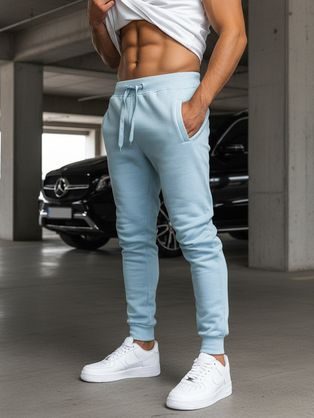 Sinje modra trenirka preprostega izgleda