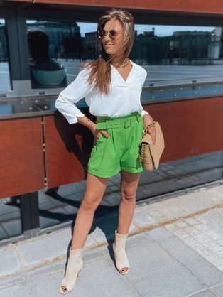 Modne ženske kratke hlače v zeleni barvi s pasom Cristy