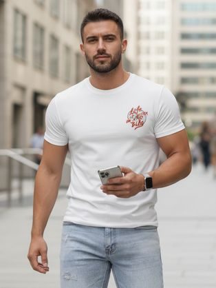 Edinstvena bela majica z napisom