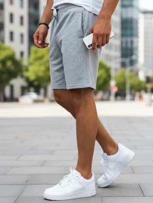 Bel pulover z zanimivim potiskom