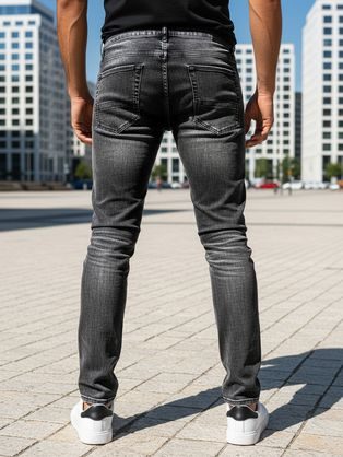 Nebeško modre kavbojke z modernimi luknjami