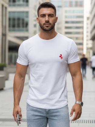 Atraktivna bela majica z logom