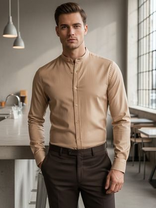 Brezčasna bež moška srajca z ovratnikom
