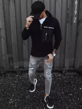 Atraktiven črn pulover s potiskom