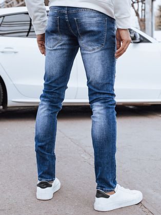 Stilske modre kavbojke z luknjami