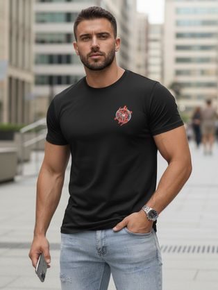 Edinstvena črna majica z napisom