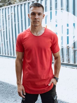 Udobna rdeča majica