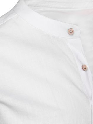 Modna bela srajca z nežnim modrim vzorcem