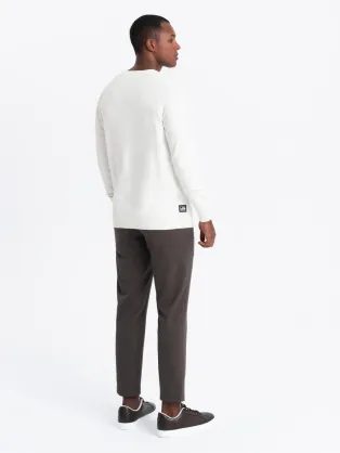 Sodoben bordo pulover v nordijskem slogu