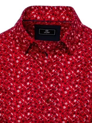 Rdeča srajca s čudovitim vzorcem