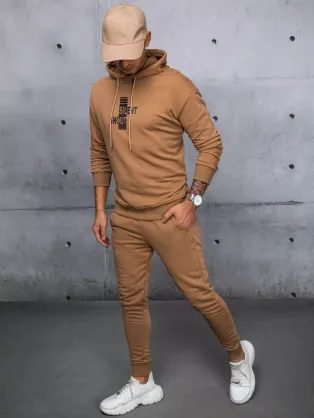 Atraktiven camel set trenirke