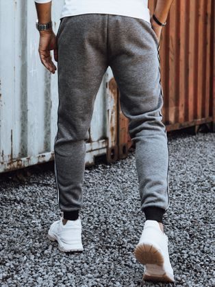 Granat trenirka preprostega dizajna