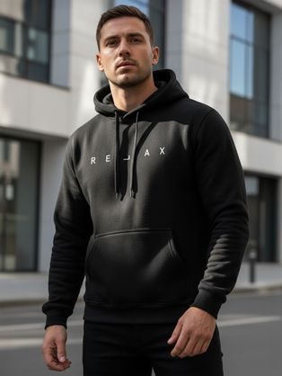 Črna majica s trendovskim napisom