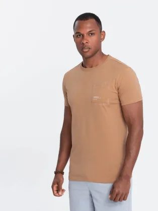 Zanimiva majica z dekorativnim žepom svetlo rjava V7 TSPT-0154