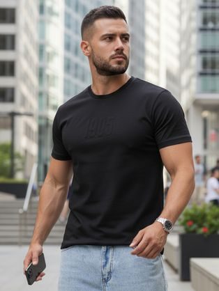 Edinstvena črna majica z napisom 1905