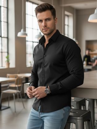 Črna majica s kapuco z izvirnim potiskom