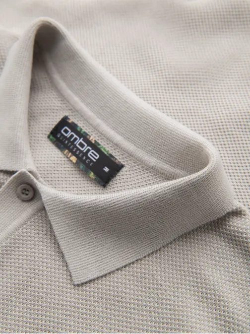 Moška pletena polo majica v bež barvi V6 POSS-0117