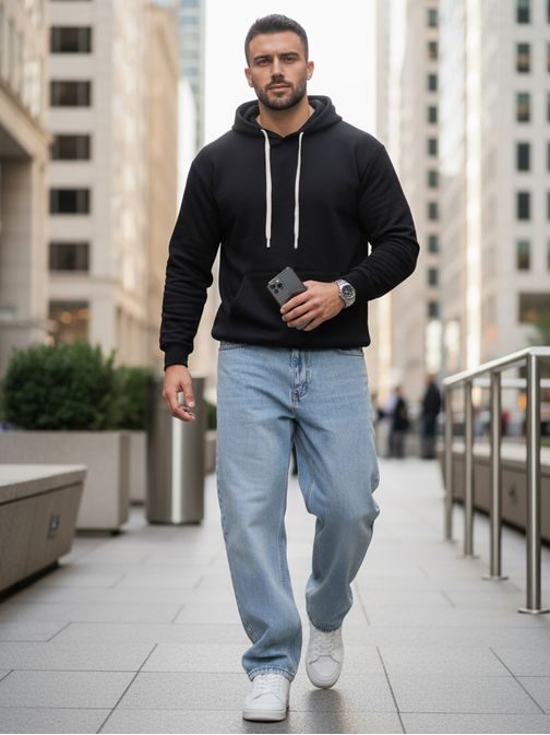 Črna moška majica z zanimivim dizajnom