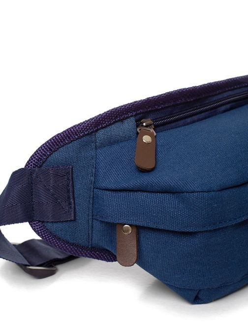 Edinstvena torbica za pas v granat barvi L/9685