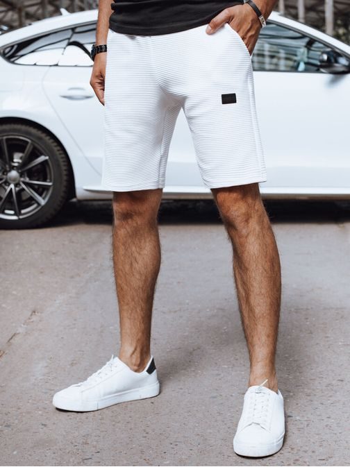 Trendovske moške bele vzorčaste kratke hlače
