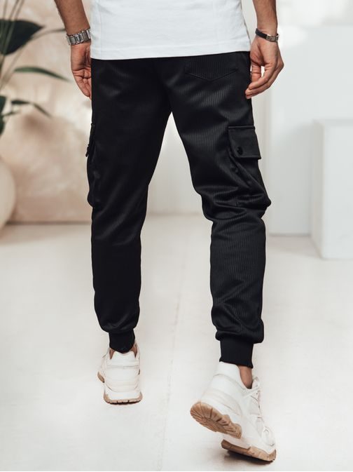 Vpadljive črne joggerje z žepi