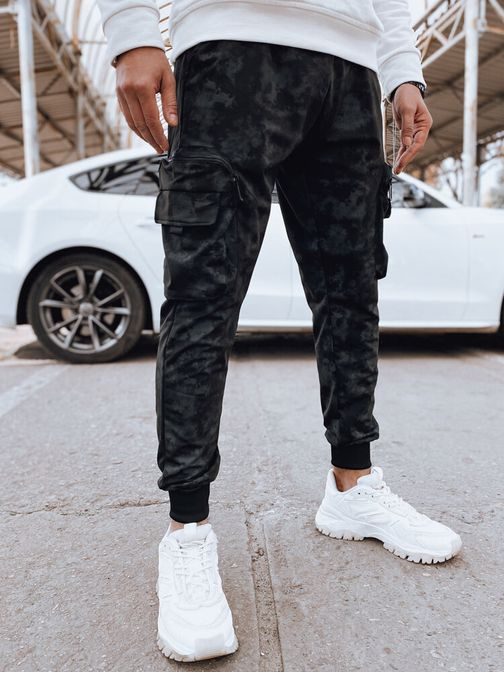 Črne cargo hlače v army dizajnu