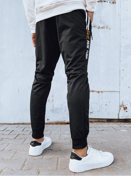 Trendi črne udobne trenirke