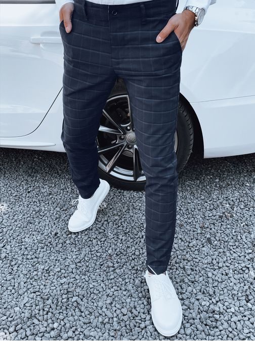 Atraktivne granat hlače s karo vzorcem