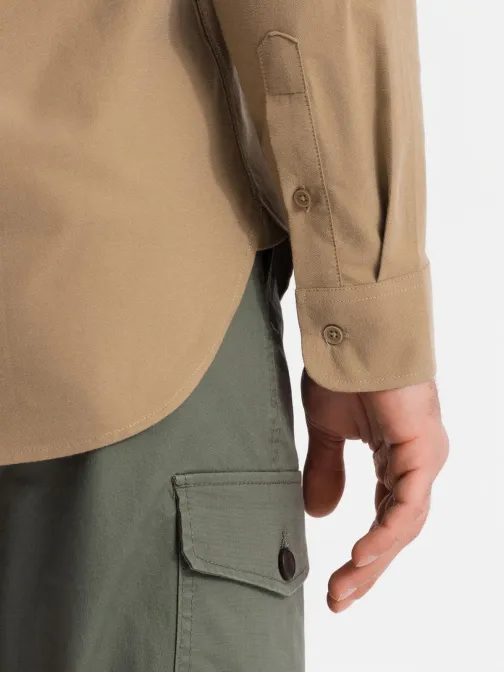 Ležerna svetlo rjava srajca z žepom V2 SHOS-0153