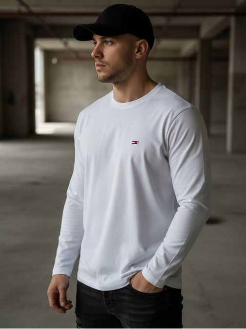 Preprosta majica v beli barvi