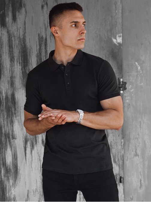 Črna polo majica enostavnega dizajna