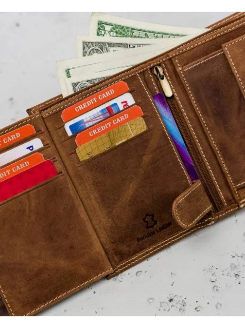 Rjava usnjena denarnica v pokončnem formatu