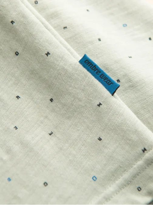 Svetlo zelena majica z barvnimi črkami V5 TSFP-0185