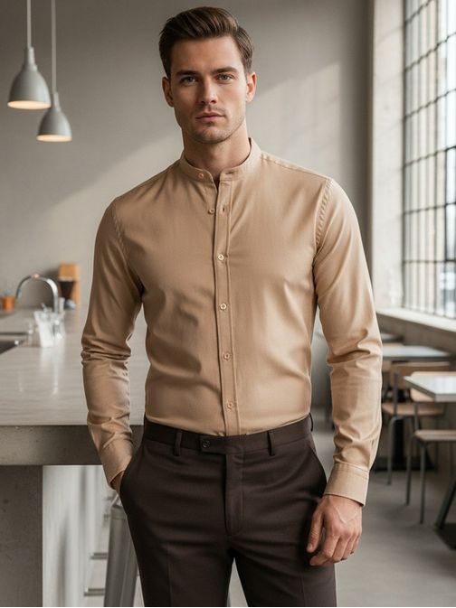 Brezčasna bež moška srajca z ovratnikom