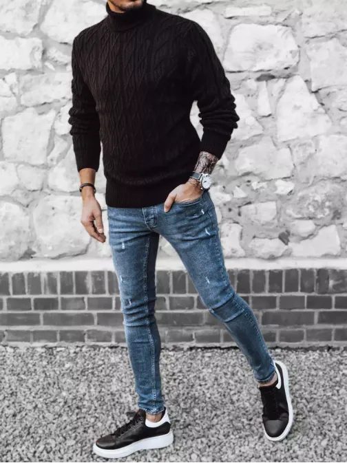 Atraktiven topel črn puli