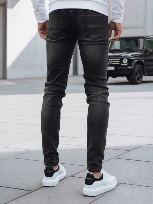 Črne kavbojke z lobanjami