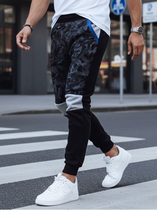 Trendi maskirne trenirke v črni barvi