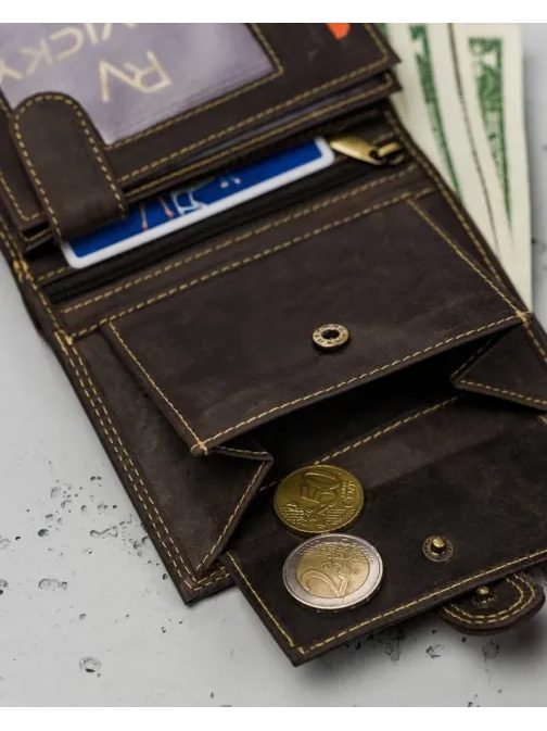 Rjava moška denarnica z zaponko