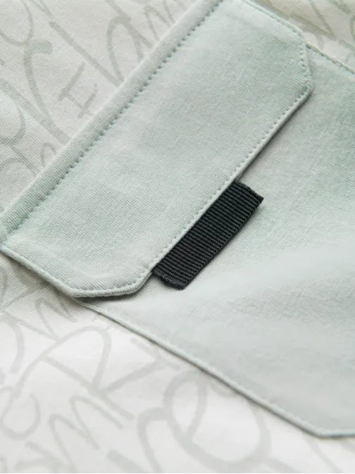 Zelena majica s trendovskim potiskom in žepkom V4 TSFP-0188