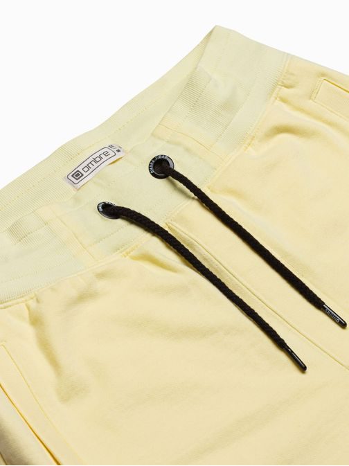 Udobne kratke hlače v rumeni barvi W291