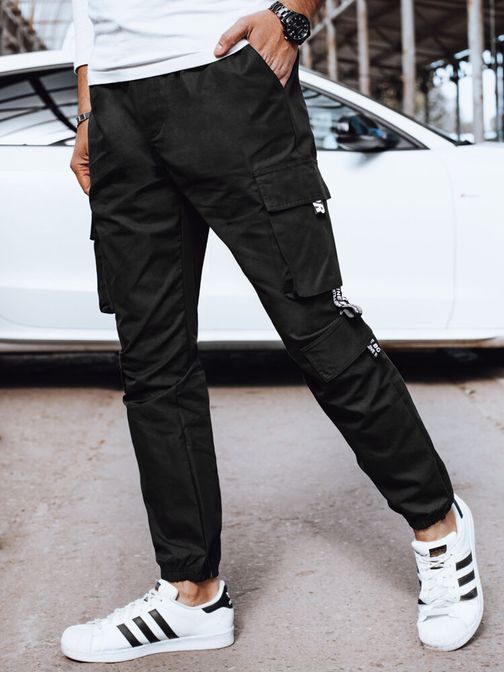 Brezčasne črne jogger hlače z žepi