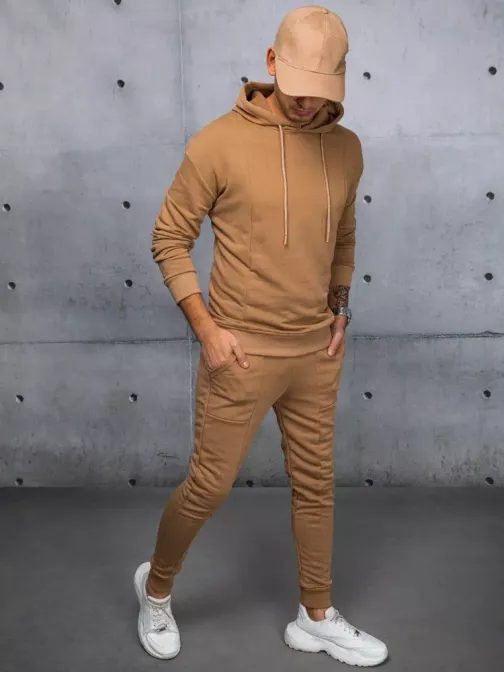 Atraktiven camel set trenirke