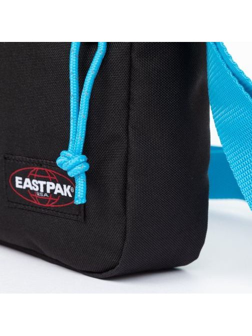 Črna torba za čez ramena Eastpak The One v trendy prevedení