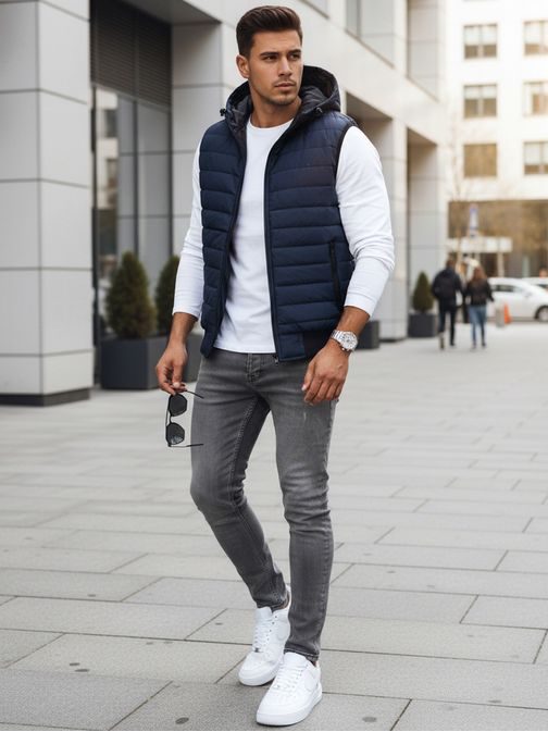 Trendovski brezrokavnik s kapuco v granatni barvi