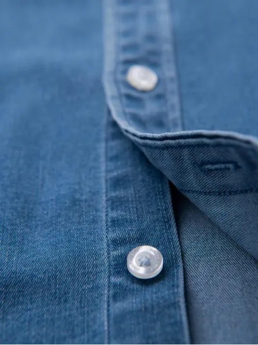 Trendovska modra denim srajca z logotipom V2 SHDS-0180