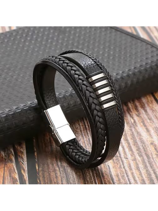 Moška črna usnjena zapestnica s kovinskimi elementi