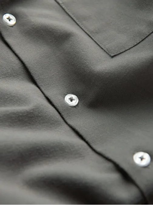 Moška srajca v barvi kakija z žepom na prsih V4 K694