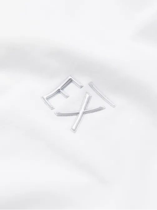 Unikatna bela majica z V izrezom in logotipom V2 TSBC-0221