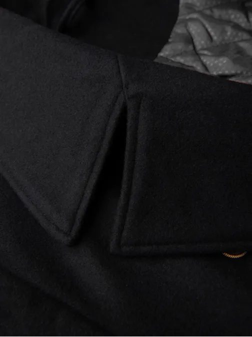 Dolg črn plašč z okrasnimi gumbi V1 OM-COWC-0145