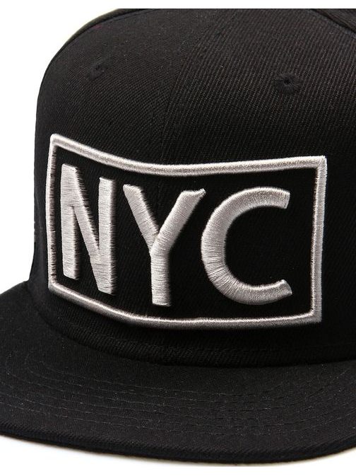 NYC črna kapa s šiltom s kovinskim dodatkom